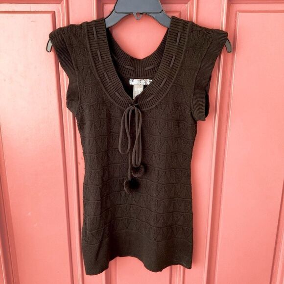 👚Split -Cute Black Cap Sleeve Top/Sweater with Pom Poms EUC! - Picture 1 of 5